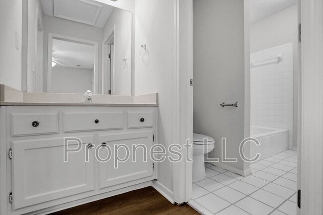 Building Photo - 840 Barrington Woods Cove