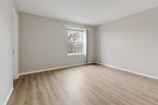 Building Photo - 3245 Gresham Ln E