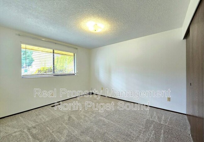Building Photo - 2403 117th Ave NE