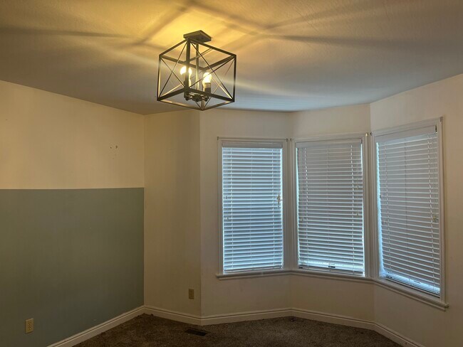 Building Photo - 598 N 300 W