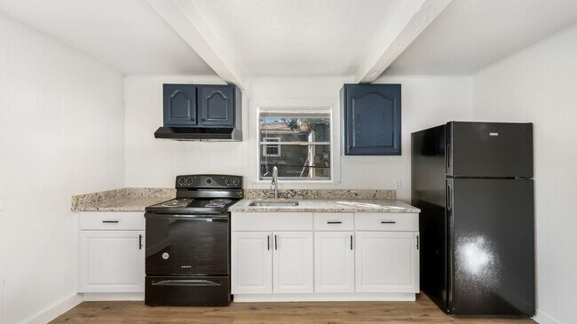 Building Photo - 2600 Morales St