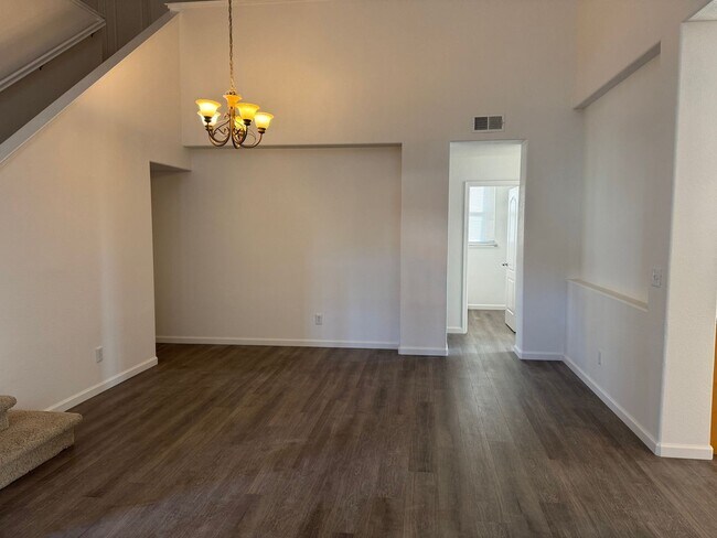 Building Photo - 2519 Withrow Ln