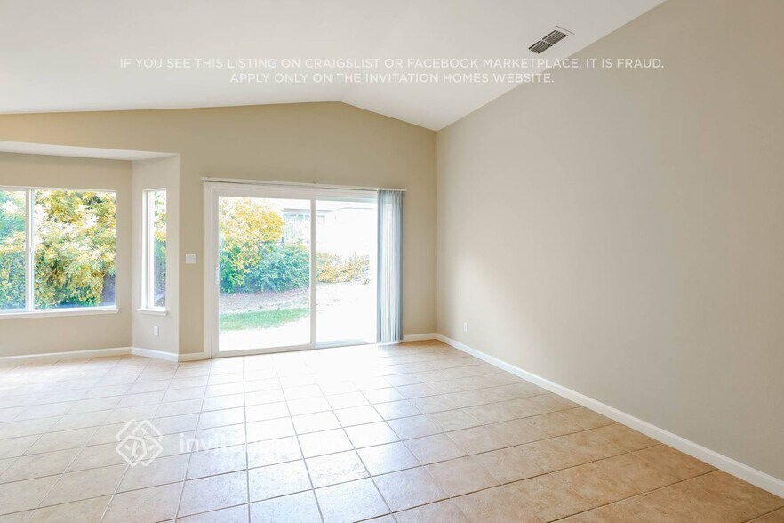 Building Photo - 395 Atlantic Dr