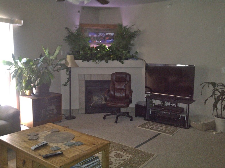 Primary Photo - 2701 Midland Ave