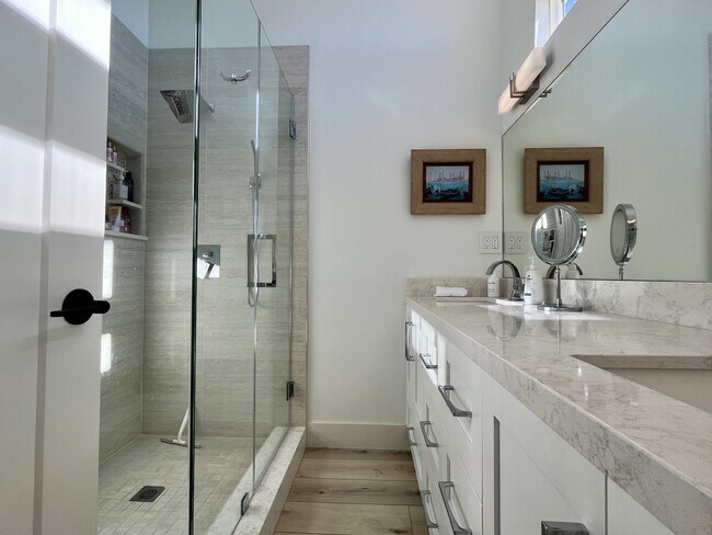 Building Photo - 2503 Aster St