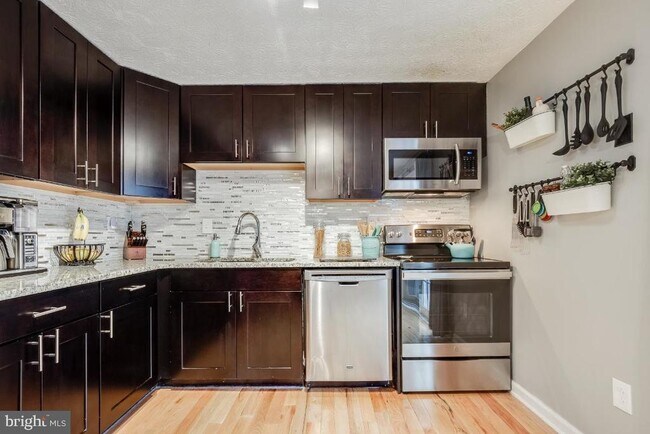 Building Photo - 8280 Wold Den Ct