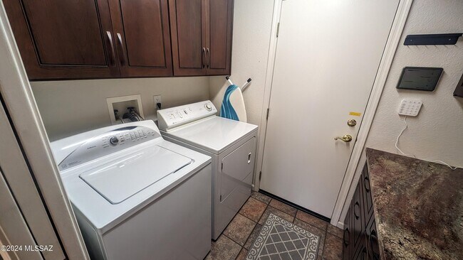 Building Photo - 38162 S Desert Bluff Dr