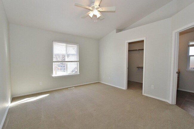 Building Photo - Immaculate Single-Level Home