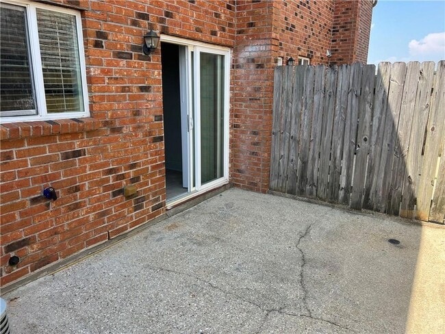Building Photo - 3213 Golden Dr