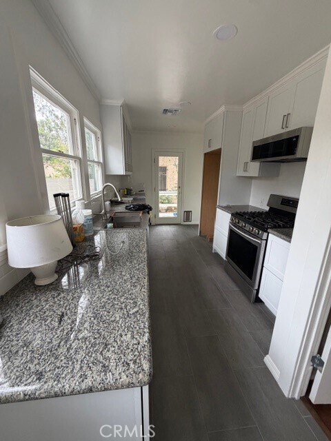 Building Photo - 402 N Irving Blvd