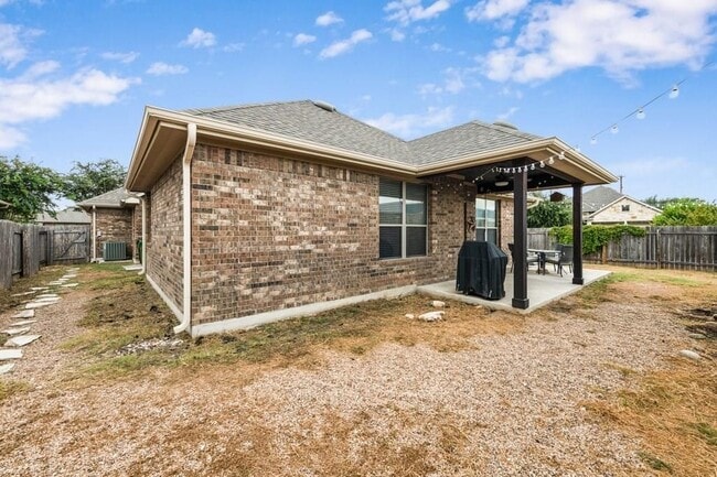 Building Photo - 108 Buoy Ln