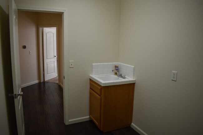 Building Photo - 1785 E Turnberry Ave