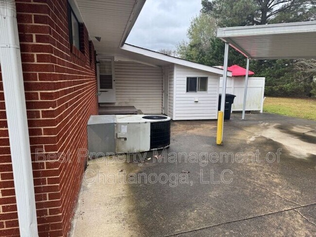 Building Photo - 2179 Duggan St