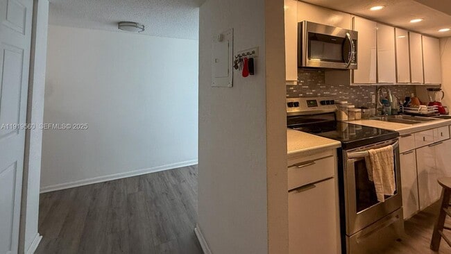 Building Photo - 7051 Environ Blvd