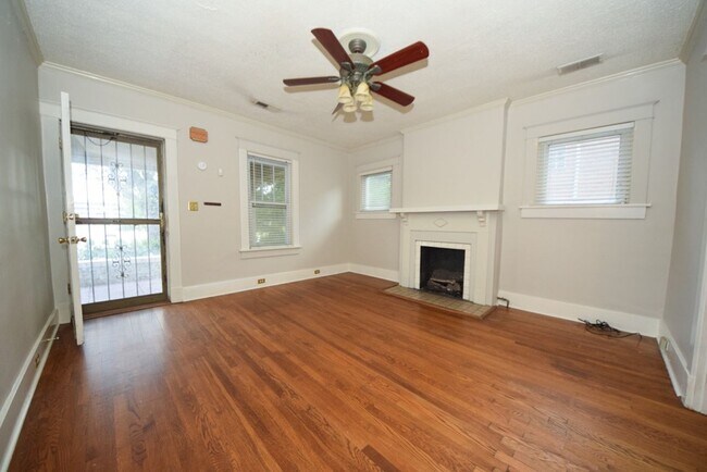 Building Photo - Great 3 bed, 1 bath near University of Mem...
