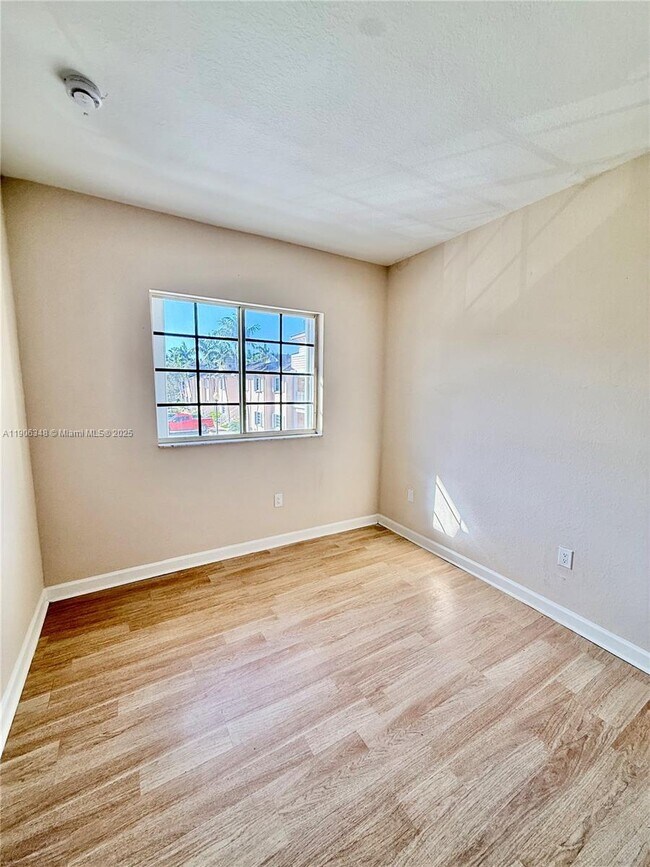 Building Photo - 2665 NE 4th St