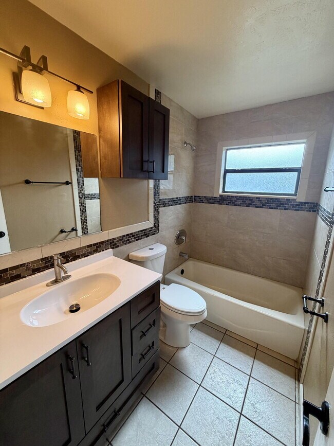 Building Photo - FOR RENT IN ROCKLEDGE — $2,350/MONTH