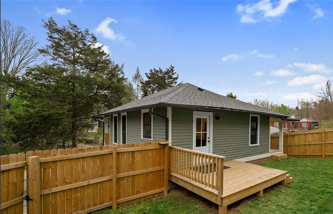 Building Photo - Stunning Home for Rent Minutes from Biltmo...