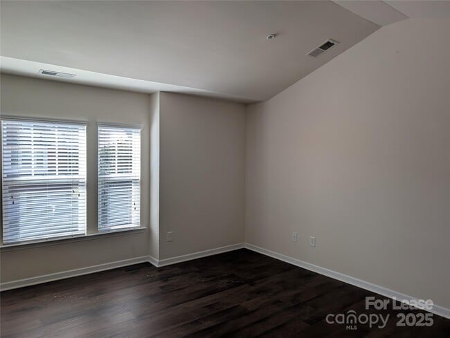 Building Photo - 115 Dellbrook St