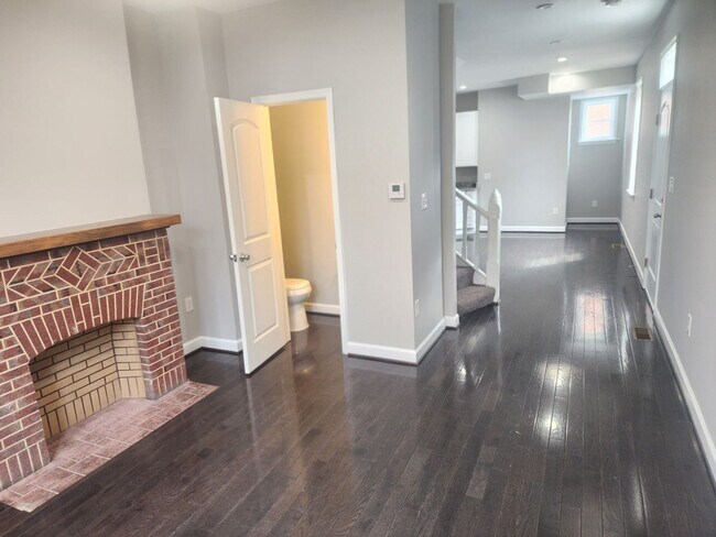 Building Photo - Beautiful Home in West baltimore