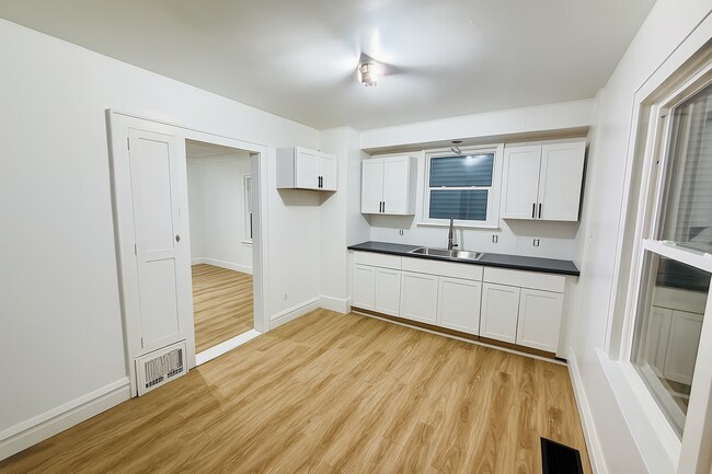 Building Photo - 1301-1303 Hammond Ave