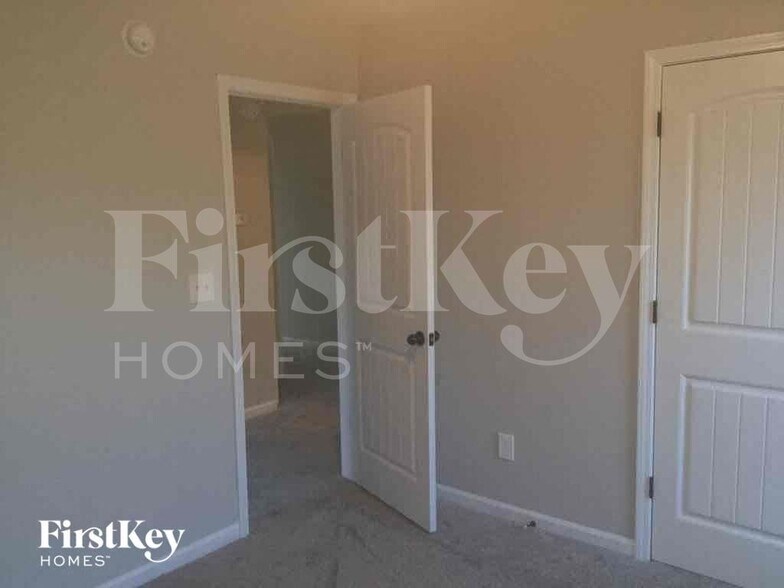 Building Photo - 320 Nelson Ln