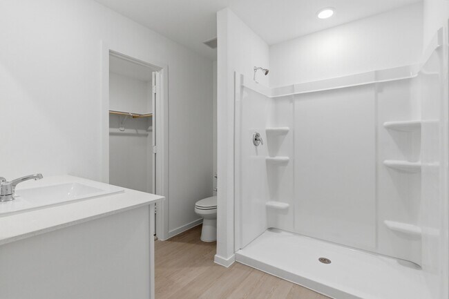 Building Photo - 1603 Golden Iris Dr