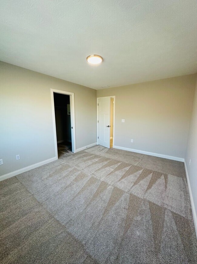 Building Photo - 1970 Petit Dr