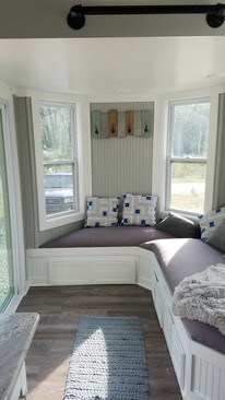 Living space with views out the window - 1294 Glendale Ave