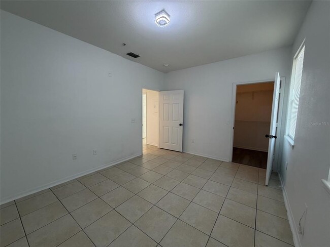 Building Photo - 3315 Parkchester Square Blvd