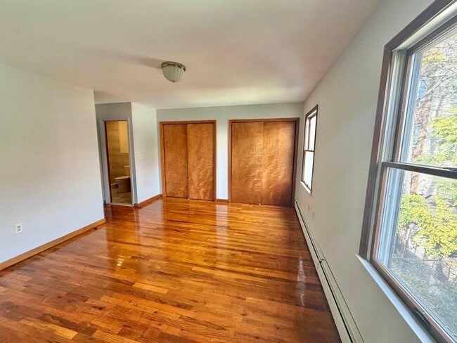 Building Photo - 406 5th St