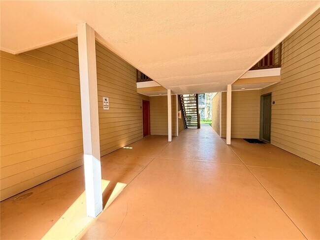 Building Photo - 9481 Highland Oak Dr