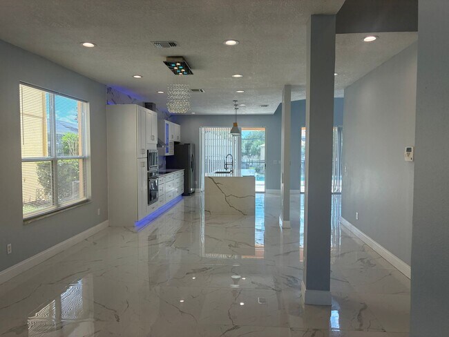 Building Photo - 2641 Emerald Island Blvd