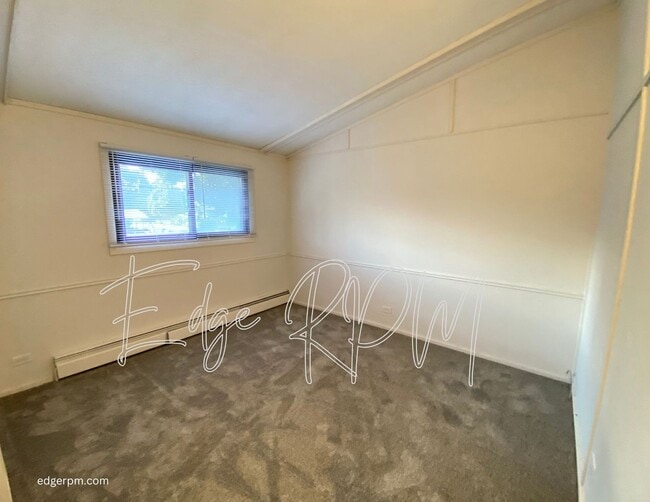 Building Photo - Updated 2 Bedroom, 1 Bath Townhome – Great...