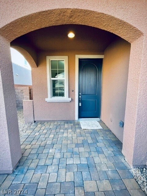 Building Photo - 72 Verde Rosa Dr