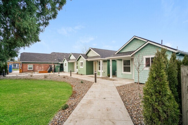 Building Photo - Stunning New Construction 1 Bedroom Cottages