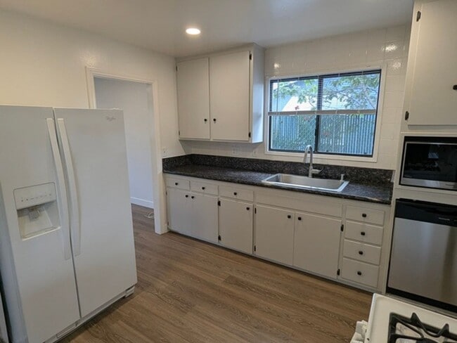 Building Photo - 3 BR / 2 BA Single Story Home in Serra Mesa