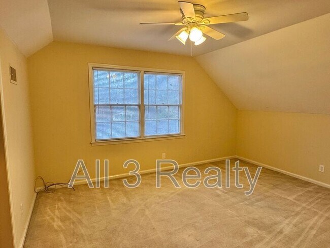 Building Photo - 2913 Sumter Ave