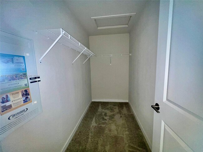 Building Photo - 1045 NW 4th Ter