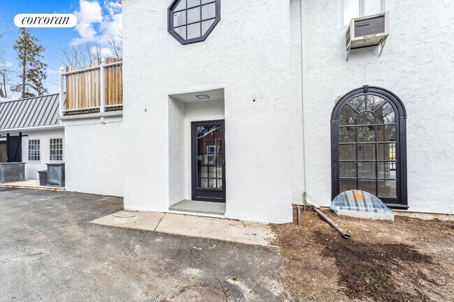 Building Photo - 710 Montauk Hwy