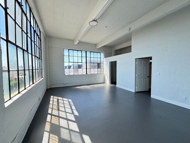 Building Photo - 1341 58th Ave