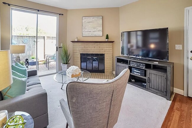 Building Photo - APT C