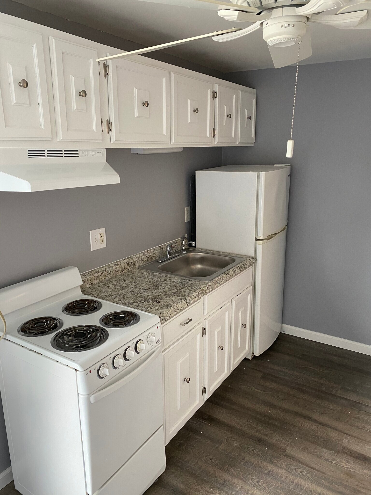 Building Photo - 12 Maple St