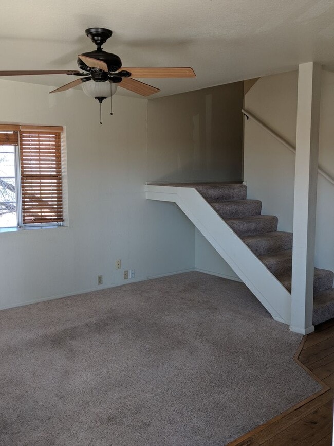 Building Photo - 3-Bedroom, 2-Bath Oasis: Close to Hospital, Washer/Dryer Included, Parking for 2!