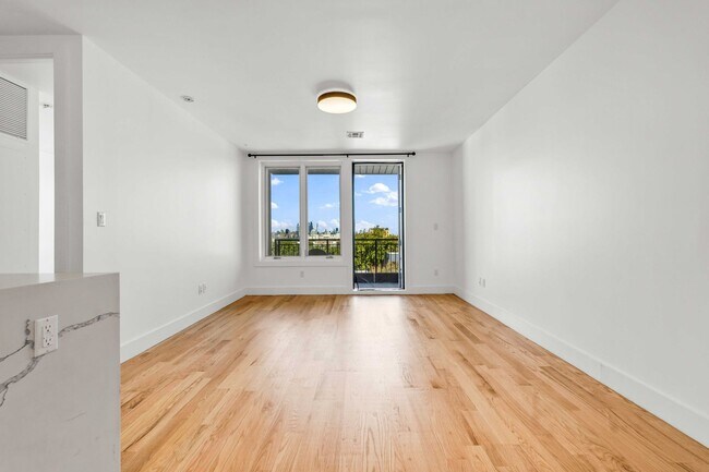 Building Photo - 627 DeKalb Ave