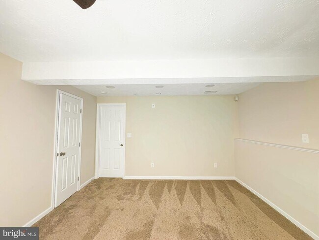 Building Photo - 806 Truro Ct