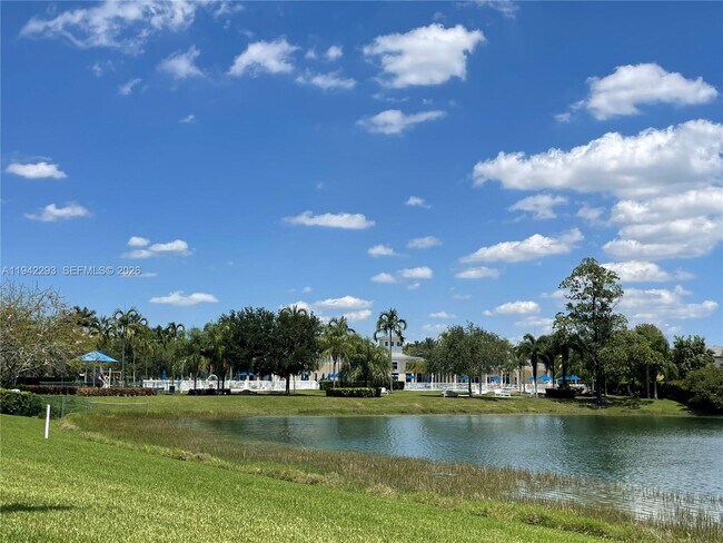 Building Photo - 134 SE 28th Ter