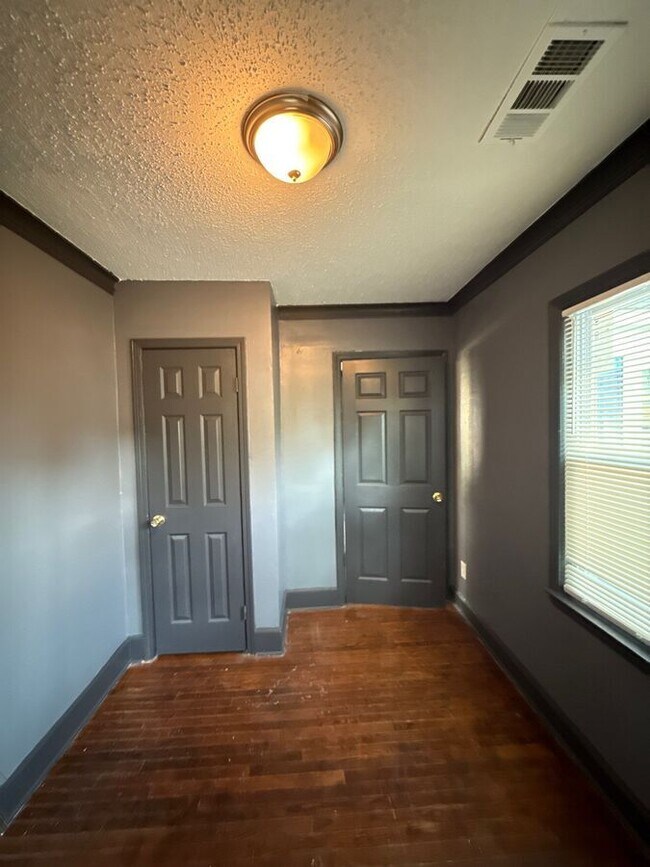 Building Photo - 1064 Brower St