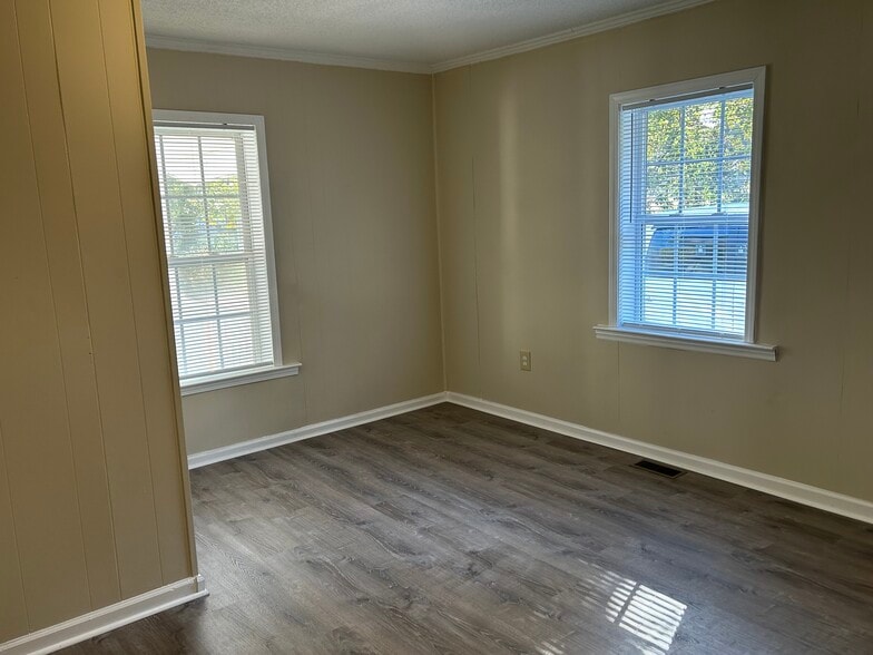 Bedroom #1 - 522 Lee St