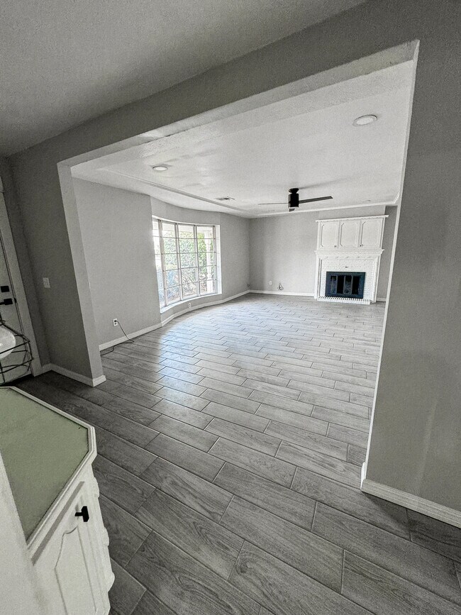 Building Photo - 2700 SW 85th St